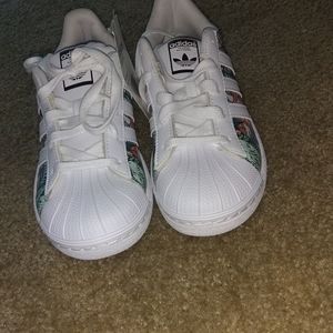Unisex kids Adidas Superstar size 1.5